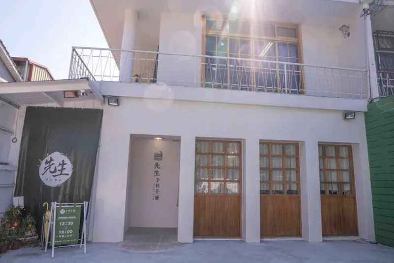 台中美食 先生手作千層 ｜限定草莓季! 先生千層推草莓系蛋糕，新鮮草莓尬麻糬咀嚼控嗨翻~ · 算命的說我很愛吃