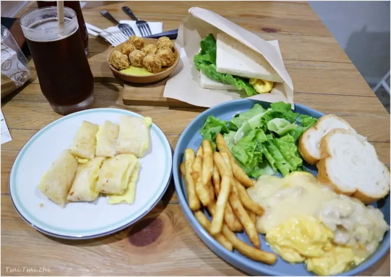[新竹市東區]暮牧MUMU早午餐|從早餐的漢堡、米漢堡、吐司、蛋餅，到午餐飽足的美式拼盤、炒麵、丼飯
