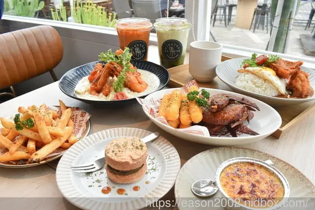 台中大里美食 | 食久茶事 波希米亞風咖啡廳（貨櫃屋） 戶外庭院用餐環境 慶生求婚抓周包場推薦