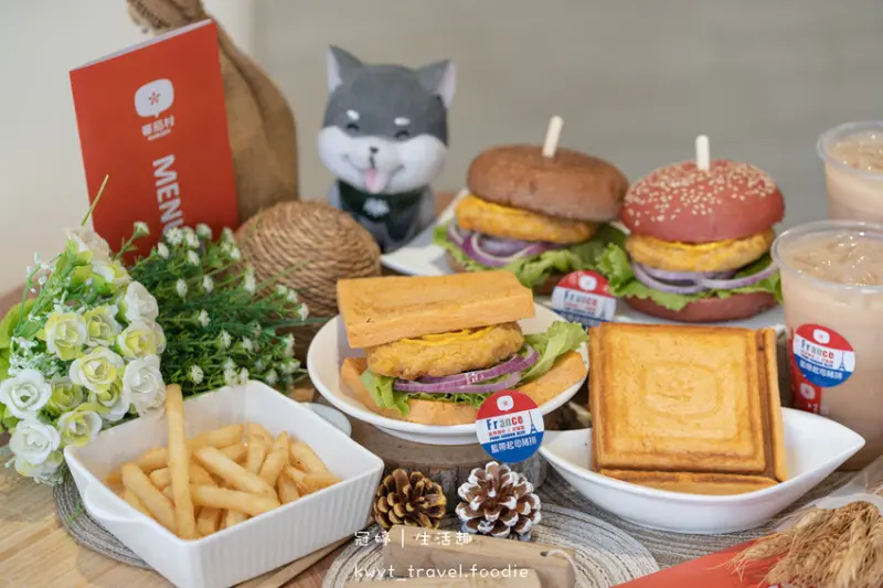 【蕃茄村概念店烈美門市】春季限定！西屯早午餐推薦，浪漫法國藍帶起司豬排堡Ft.法國玫瑰奶茶│菜單
