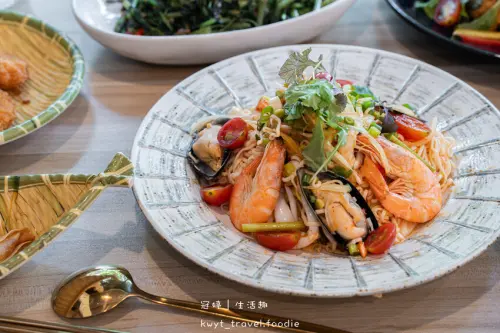 台中西區泰式料理餐廳_ ONE MORE泰，太泰了！純手工蝦餅超頂，Dcard推薦泰式料理_菜單