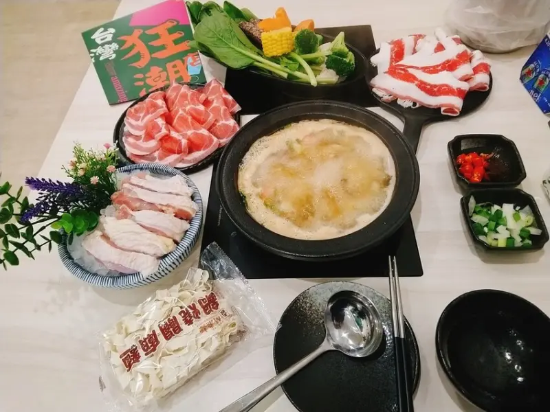 [中壢美食推薦]最台味的狂一鍋強勢登場！台灣狂潮店-中壢狂一鍋中山東分店排隊宵夜名店 台味瀰漫到深夜台灣