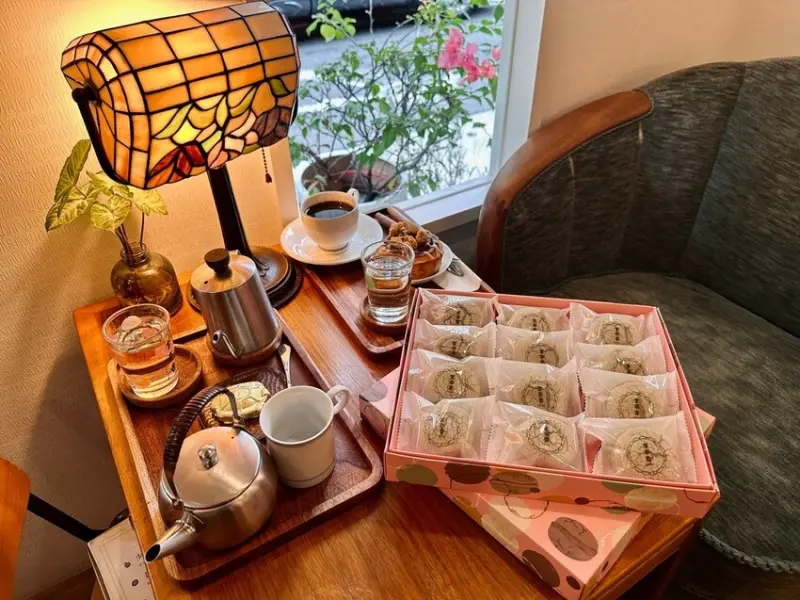 台北市大同區台北。大同︱大橋頭站：在大稻埕迪化街百年老店“李亭香"品嚐復古台派糕點肉桂卷下午茶︱必買伴手禮
