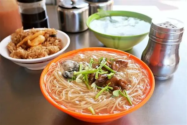 八里美食-龍米大腸麵線，蚵仔大腸麵線/油飯/肉羹湯，平價八里美食小吃，八里早餐新選擇!