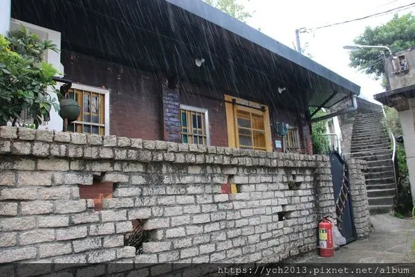 新北瑞芳／濂洞國小兩層樓高的海底隧道滑梯