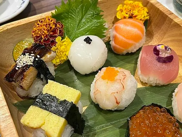 台中火車站附近美食、餐廳推薦｜花囍家日式料理製研所站前店(網美料理手掬球壽司錦盒、一次滿足日式料理的美味與視覺享受!)
