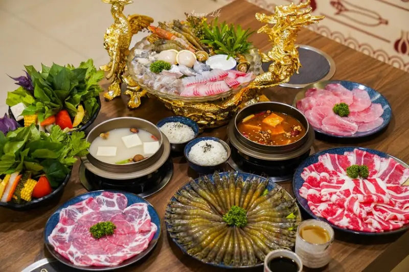 台中市沙鹿區【台中沙鹿｜美食】蕃薯根養生煮。沙鹿火鍋推薦，靜宜商圈美食，使用自然食材，生日壽星幾歲就送幾隻蝦