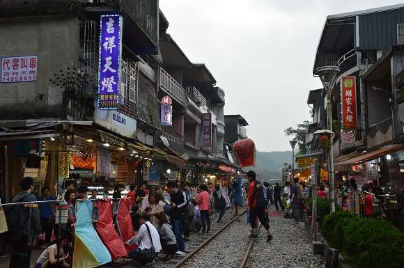 十分車站~~遊訪天燈的故鄉，感受十分幸福的氣息