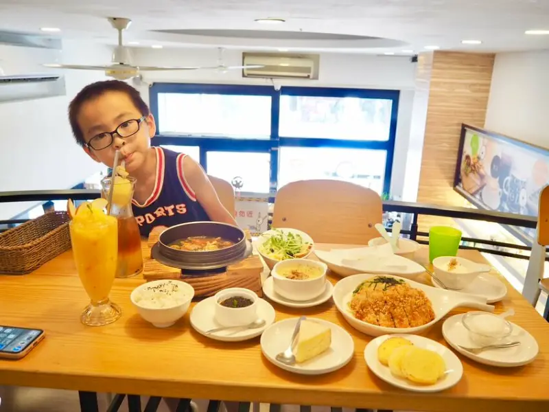 歐兔啡食館 圓山捷運館 花博親子餐廳 輕食早午餐專賣店 免費wifi 非尖峰時間不限時 網美打卡下午茶店 - 藍色棉花糖咬蕃茄