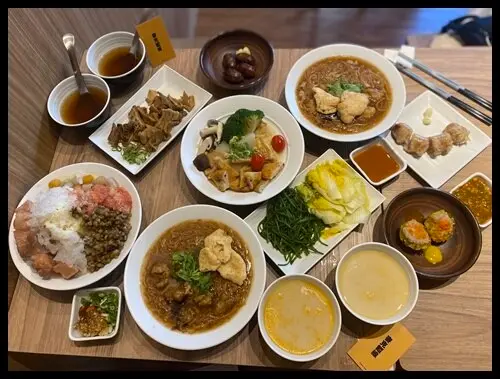 【逢甲美食】基隆知名老店【麥克麵線】除了招牌麵線還提供豆花、仙草、冰品、基隆一口吃香腸、米腸、茶碗蒸