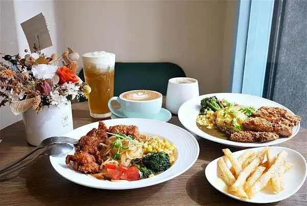 板橋美食推薦-小咪的店，平價美味早午餐/義大利麵/咖哩飯/下午茶，在地人推薦的板橋美食餐廳，新埔站早午餐推薦首選!