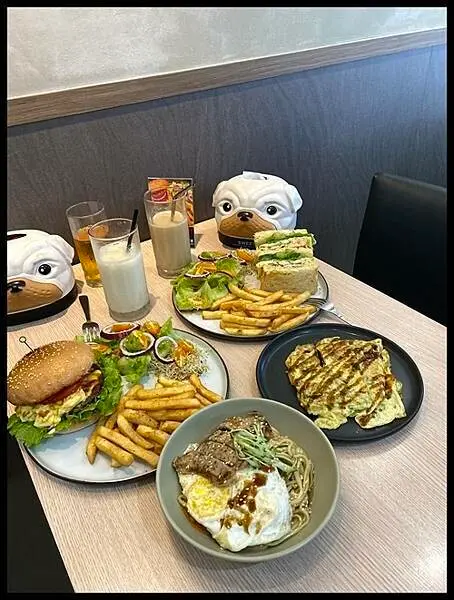 【大里早餐推薦】【迷朵森林】漢堡、丹麥吐司、日式炒麵讓人口水都要流下來啦！還有超可愛店狗坐鎮,約上好