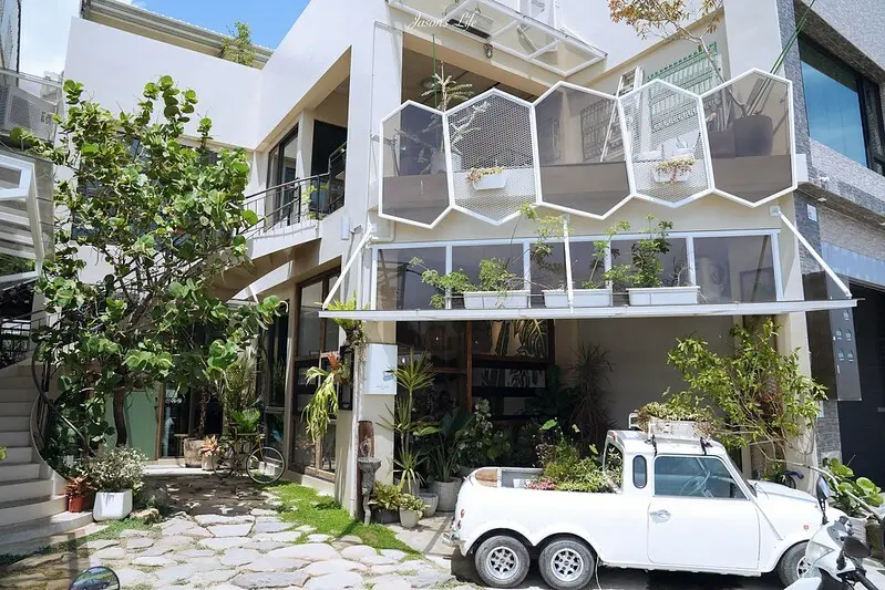 【屏東恆春｜美食】小綠舟咖啡 Barca Verde Cafe。恆春餐廳推薦，充滿綠意植栽性用餐環境，以輕食為主，近鹿境