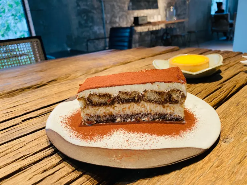 【台中 咖啡】自野咖啡，隱藏在老宅的咖啡館_提拉米蘇的下午茶很愜意