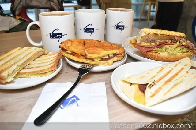 三重不限時咖啡廳 | Cozy coffee 可集咖啡 三重門市 免百元咖啡，待一下午 舒適空間 附設插座、免費wifi -  就是這樣。吃喝玩樂。愛漂亮部落格 - FashionGuide 華人時尚