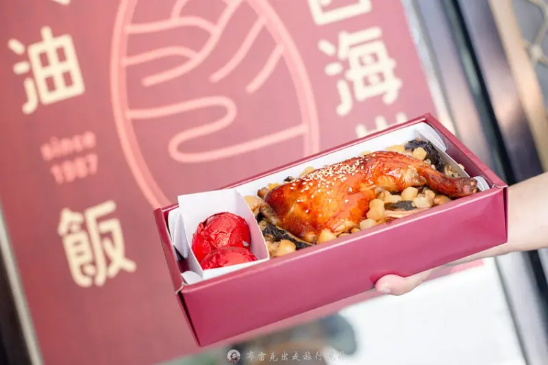 在地人激推賣超過30年的油飯，店面超不起眼，但光看干貝份量就知道真材實料｜布雷克出走旅行視界