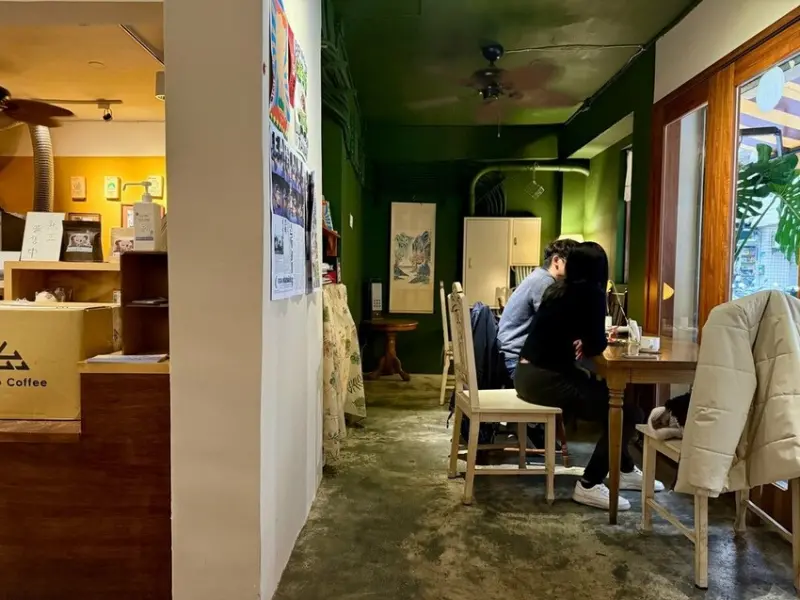 ハーフ珈琲 (hafu coffee) (2).jpg