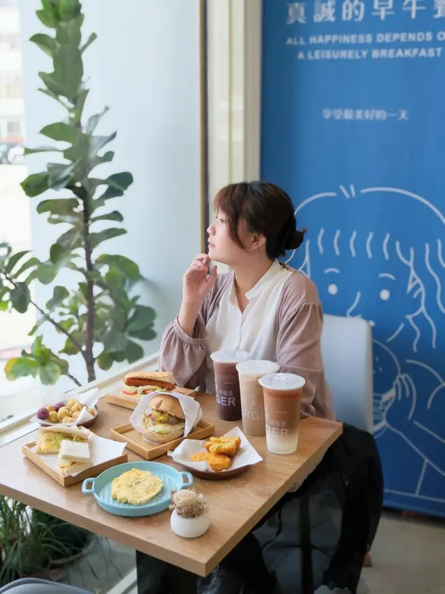 [台中豐原] 茶喀堡 TEA X BURG｜只要步行5分鐘!豐原後火車站中西式早午餐｜滿滿肉的厚實感！墨西哥辣肉醬手拍牛｜內附完整菜單 - 萍姐愛分享