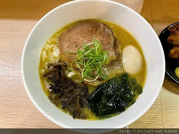 【台中 拉麵】千臺公子 鶏パイタン專門，雞白湯拉麵專門。黃金高湯醇厚雞湯滿足身心