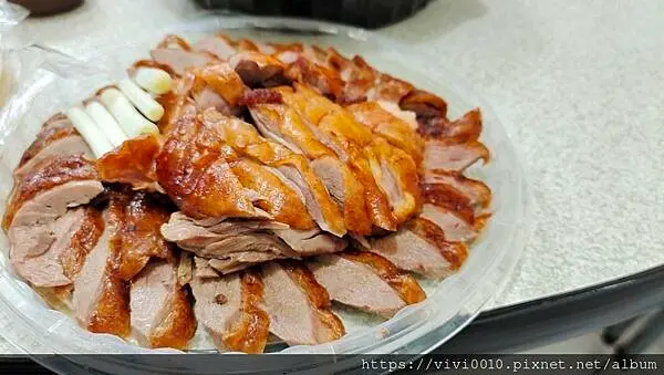 宜蘭.羅東-google評價4.4顆星，在地人都愛買的烤鴨!連外帶雪隧塞車塞到翻回家都好好吃~