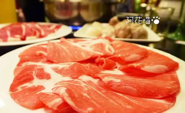 【南京復興│港式火鍋】『私宅打邊爐 / 長安店』肉質軟Q來著，手工丸子來店必點