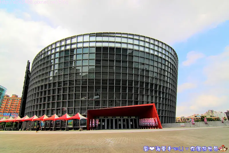【桃園旅遊】桃園多功能展演中心♥桃園建築之美~在喧嘩都市中，鬧中取靜的好地方