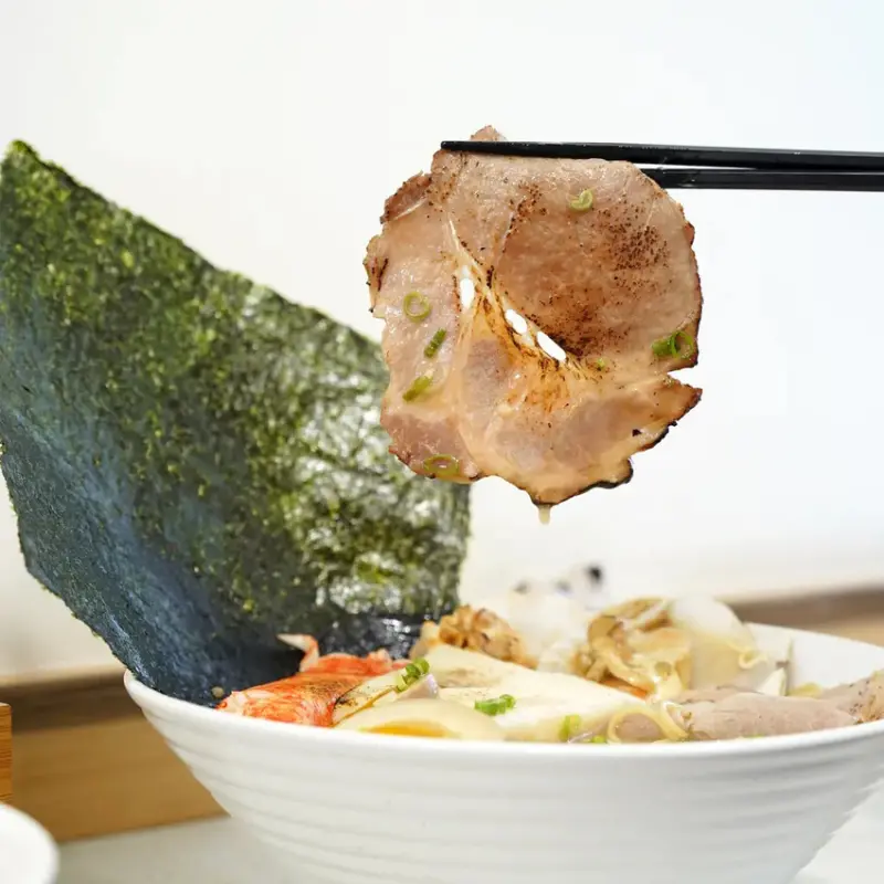 台南拉麵控看過來～超豐盛特盛豚骨拉麵、地獄麻辣叉燒乾拌麵，鶴