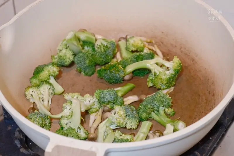 宅配美食｜一瓶含有20顆酪梨，香蒜、萊姆風味炒菜、油煎超萬用