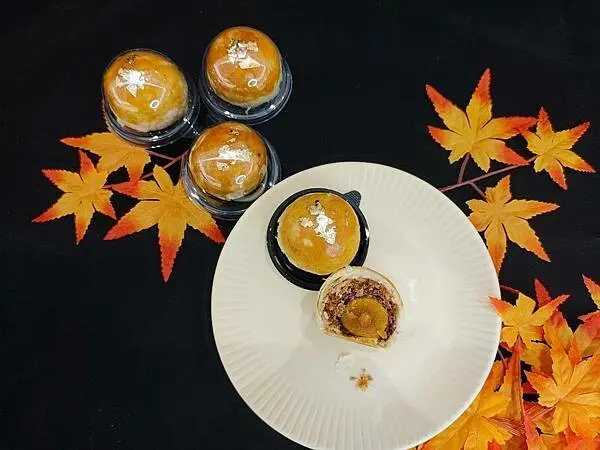 【胖胖豬-肉鬆蛋黃酥】鹹香的肉鬆、甜香的萬丹紅豆譜出蛋黃酥的新高點︱金箔肉鬆蛋黃酥︱台中名產︱台中必吃蛋黃酥︱台中伴手禮