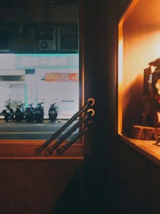 大安區酒吧------喧囂城市,我在Drizzle by fourplay看見森林