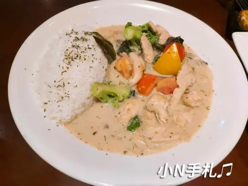 高雄巨蛋美食:貝果貝果之東西廚房 餐點選擇超多!美/義/泰/中式都有~快來找自己的味吧 - 小N手札 Nancynote