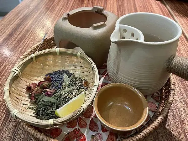 LINE_ALBUM_出國前的圖片_250209_96