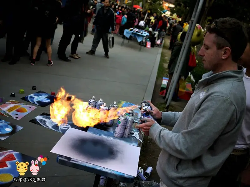 【勤美誠品】噴火作畫的外國人