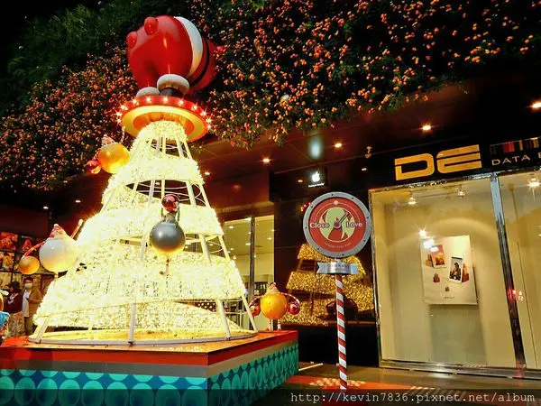 勤美誠品綠園道~~聖誕樹與聖誕時光列車我們來囉!!好有聖誕節的fu喔!!