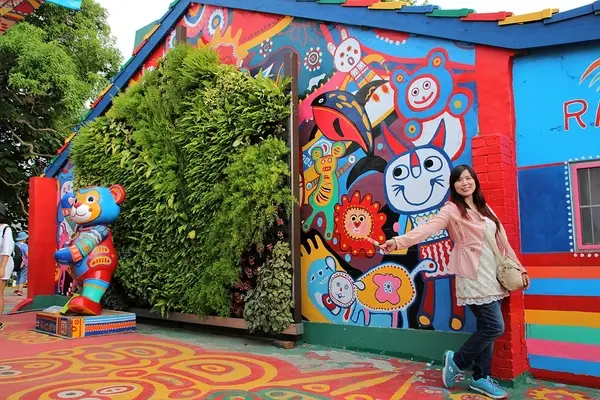 【台中市景點】彩虹眷村~滿滿的彩虹彩繪 童趣的畫風 IG必打卡地標        
      