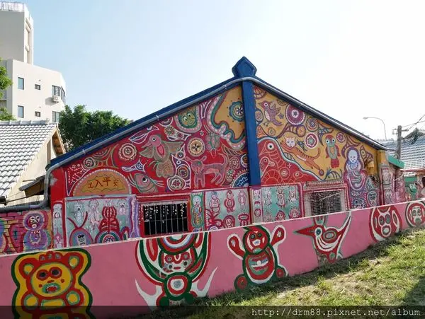 彩虹眷村-彩虹爺爺，台中一日遊，爺爺用畫守護著干城六村，充滿童趣療癒的彩繪村。