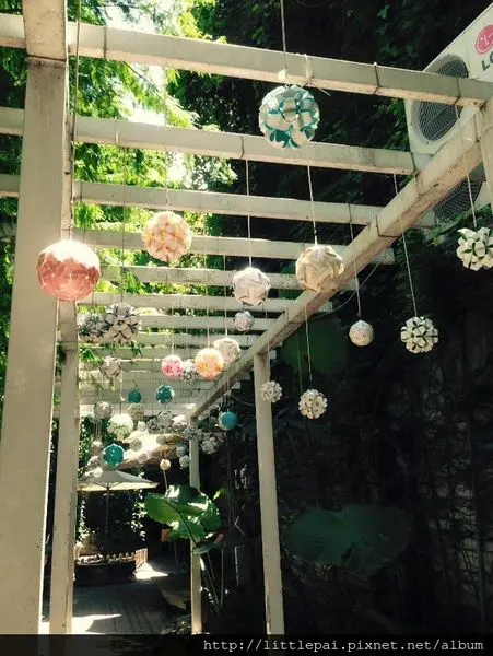 [台中] 紙箱王大坑店 連椅子桌子都是紙喔