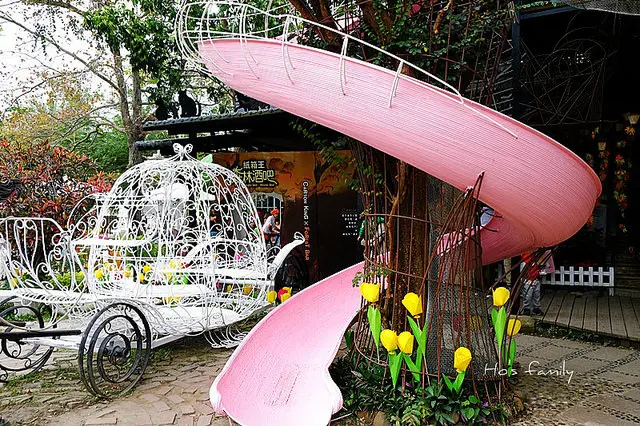 [台中親子遊]紙箱童話王國！兩層樓粉紅溜滑梯X大蘑菇X白色鐵絲空中花園X泡腳戲水池，夢幻紙箱造景好玩好拍～紙箱王創意園區