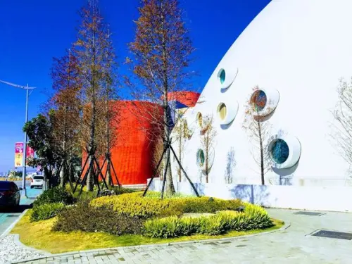 2018台中打卡新熱點【台中洲際棒球場/好運來婚宴中心】必拍10大景點/免費參觀/外星人降臨地球/婚紗外拍美景