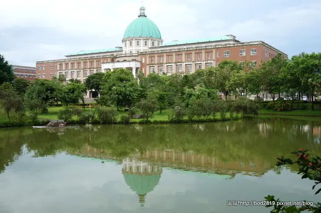 【台中霧峰】亞洲大學－亞洲現代美術館，大師安藤忠雄之作品，假日可以來走走唷！