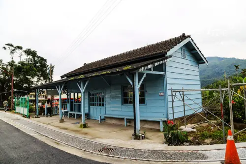 天送埤車站。五分仔火車路懷舊鐵道。火車不進站