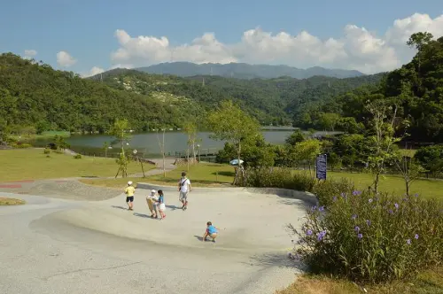 龍潭湖風景區~親子景點推薦．湖光山色令人心曠神怡．大碗公溜滑梯讓小朋友玩到不想回家