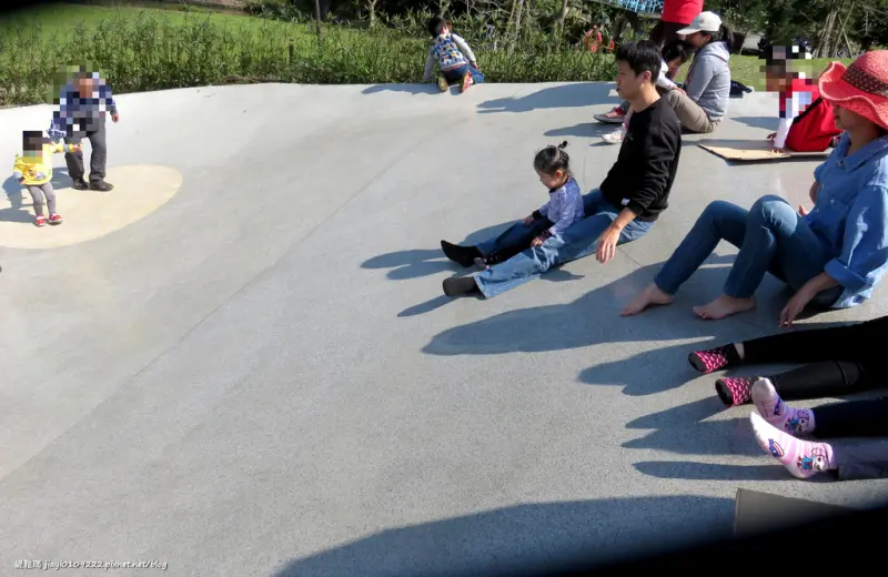 【宜蘭景點.礁溪鄉】宜蘭礁溪龍潭湖風景區：「龍掌坡」大型坡道溜滑梯，小朋友的最愛