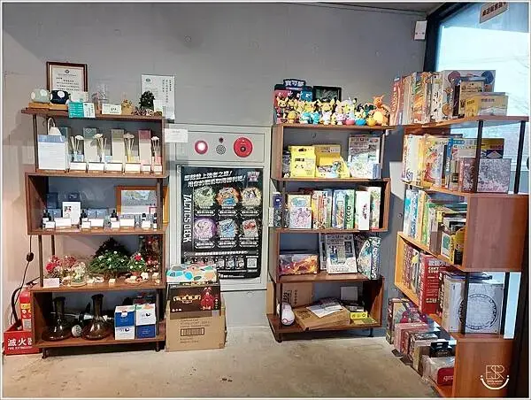 玩逗樹咖啡中原店 (1).jpg