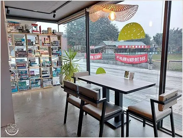玩逗樹咖啡中原店 (4).jpg
