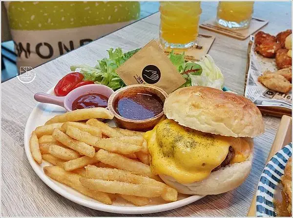 玩逗樹咖啡中原店 (9).jpg