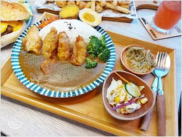 玩逗樹咖啡中原店 (10).jpg