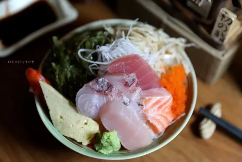 當地社團推爆最強平價生魚片蓋飯！味噌湯還能無限續