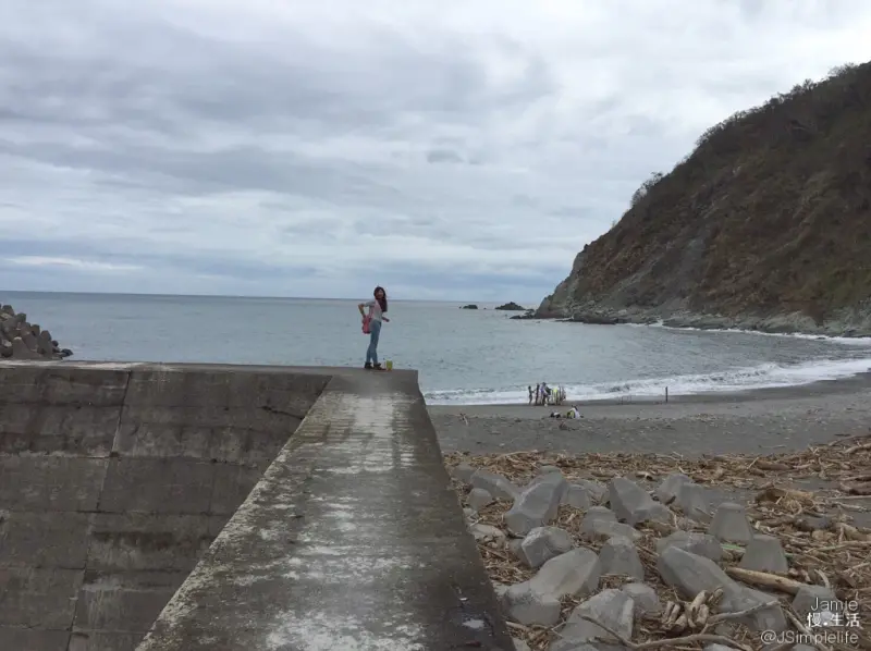 【宜蘭｜南澳慢旅】朝陽漁港與海灘，站在防波提之上，飽覽倆倆交融的唯美