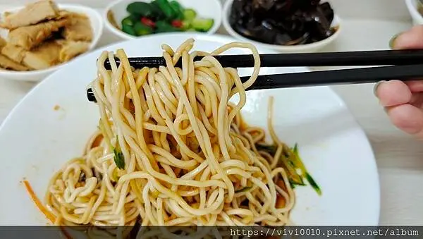 台北.萬華-這一口吃的不只是涼麵，而是年少的青春回憶!!西門在地正宗川味涼麵瓊芳居又回來啦